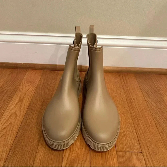 Igor Women’s Round Toe Plain Beige Tan Block Ankle Weatherproof Boots Size 8.5 - Picture 2 of 7